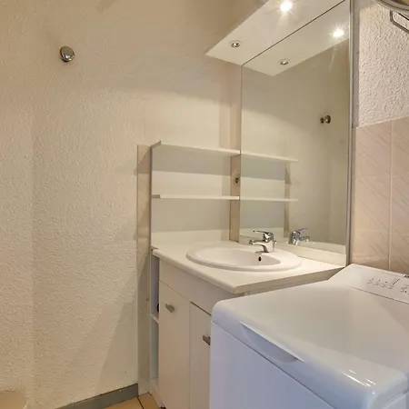 Moderne Avec Balcon, Wifi Et Parking à - Fr-1-841-41 *